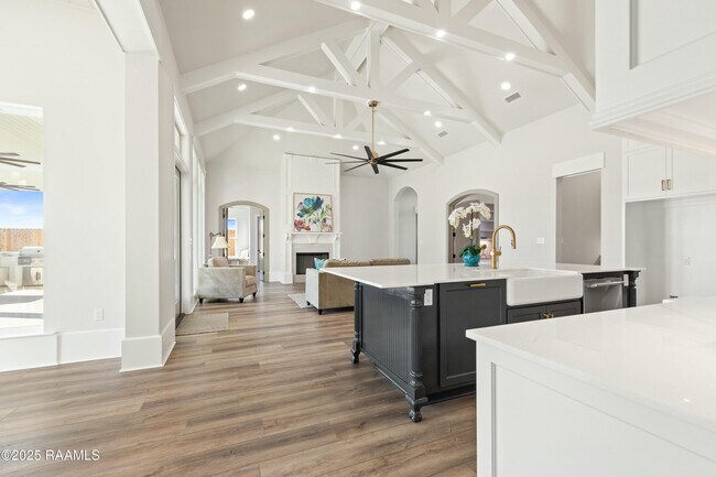 Building Photo - 109 Trailing Oaks Dr