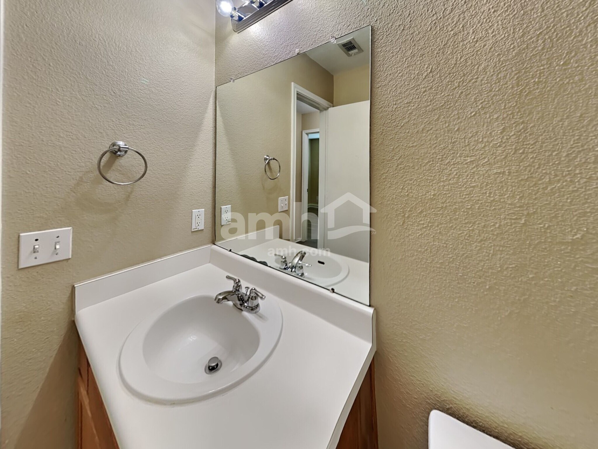 Building Photo - 255 Challenger