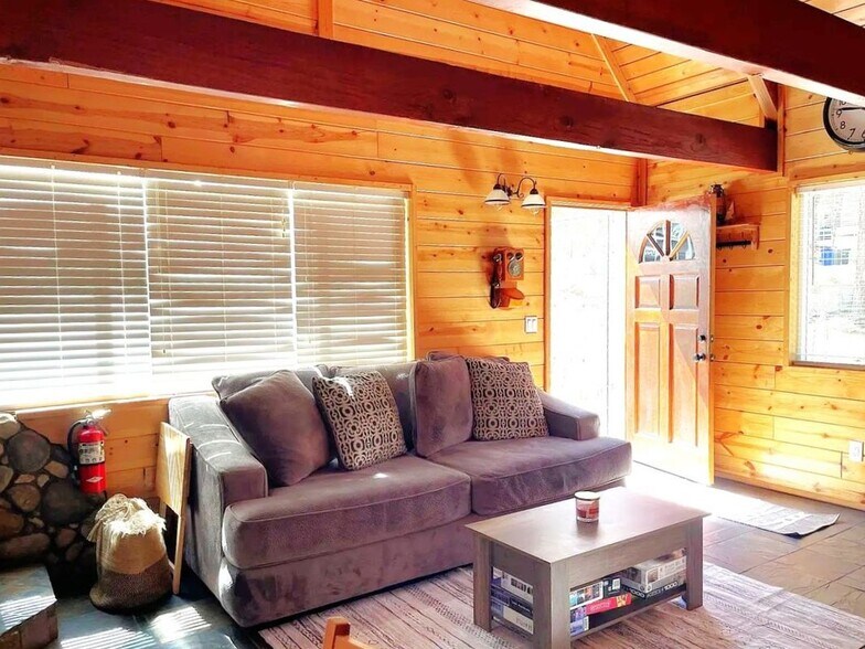 Building Photo - 2418 Fir Dr