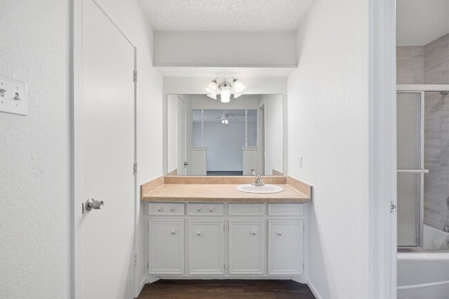 Building Photo - Space, Style, and 2 Bedrooms: South Lubbock Steal!