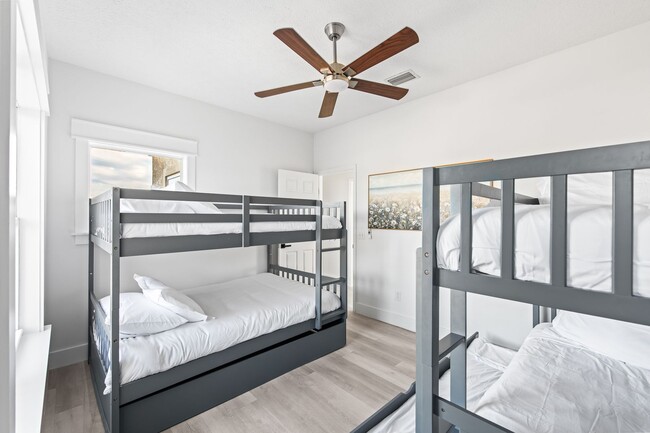 Building Photo - Newly Renovated Beach Front Four Bedroom Home