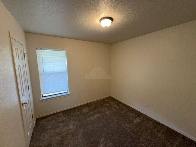 Building Photo - 914 McDaniel Cir