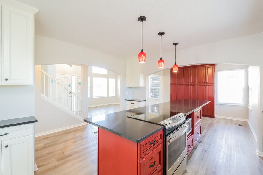Building Photo - 5800 S Rock Creek Dr