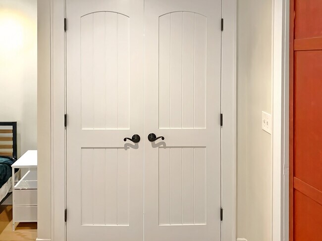 Master bed, walk-in closet. - 328 Garden St