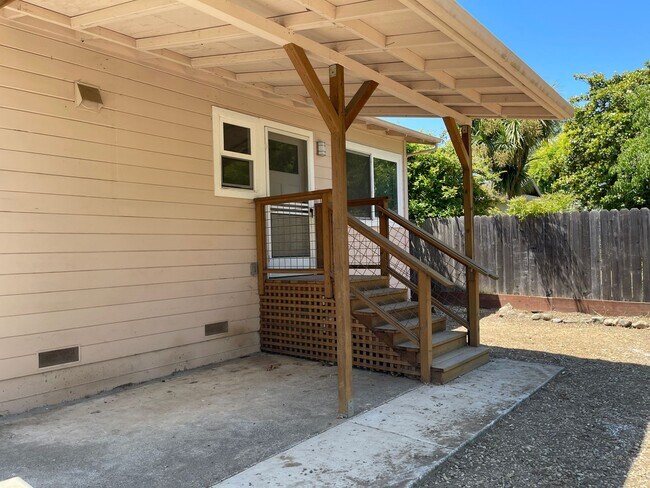 Building Photo - Charming two bedroom home in Mirabel Heights!