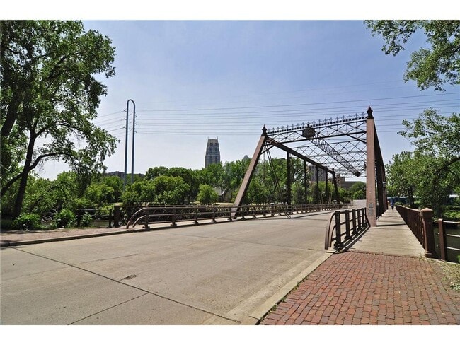 Building Photo - 660 N 2nd St