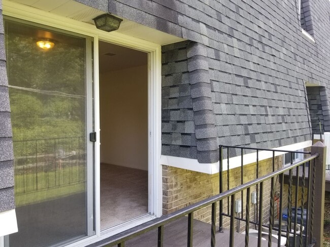 Building Photo - Wonderful 1BD in Great Downtown Zelienople...