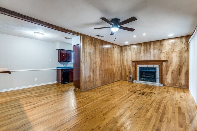 Building Photo - 10107 Muskogee Dr