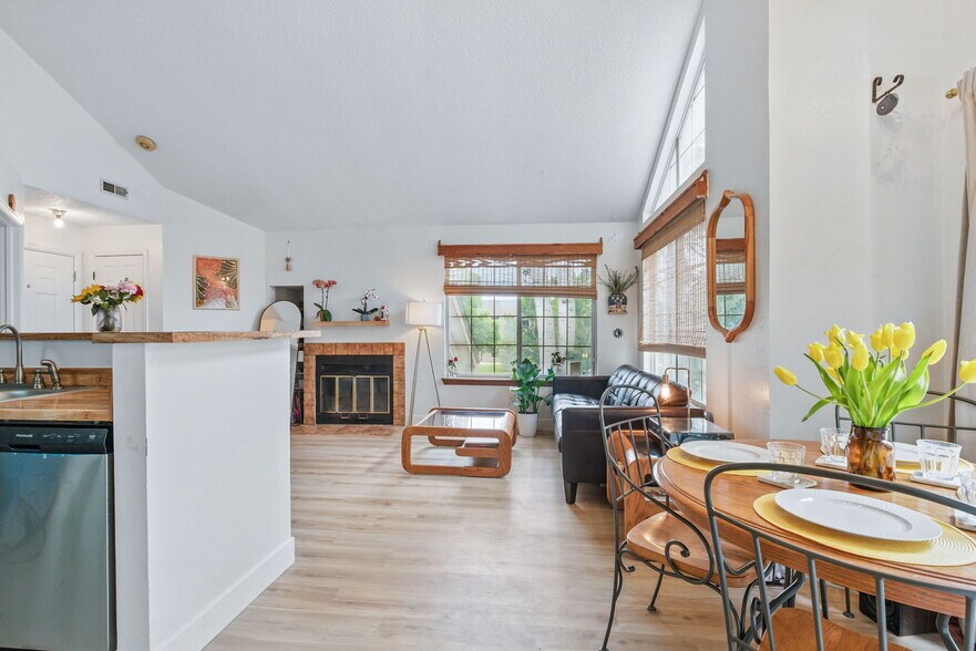 Building Photo - 6076 Gunbarrel Ave