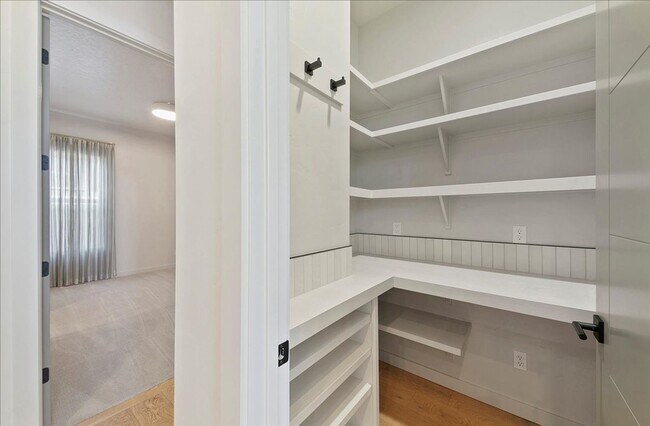Building Photo - Modern Luxury Meets Everyday Comfort in Me...