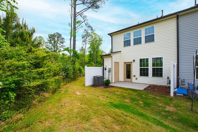 Building Photo - Spacious 3-Bedroom Townhome in Durham!