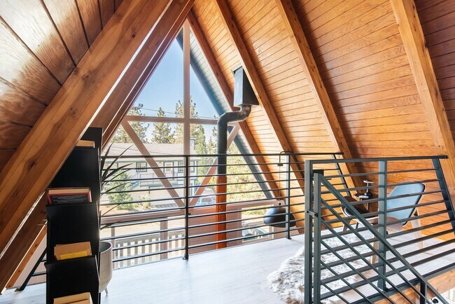 Building Photo - Fully Furnished Modern Mountain Cabin in Wrightwood 2 bedroom 1 bath