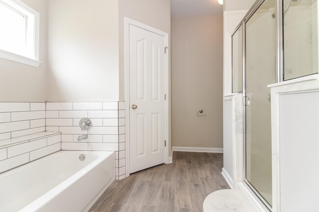 Building Photo - 8541 Shady Elm Dr