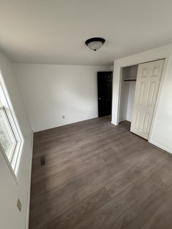 Building Photo - 2524 Cle Elum Dr