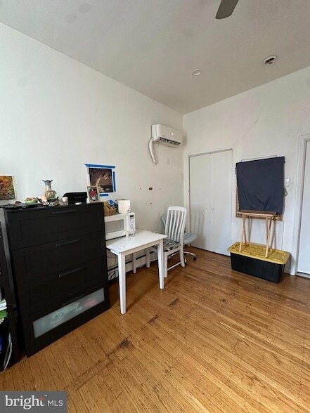 Building Photo - 322 S 11th St