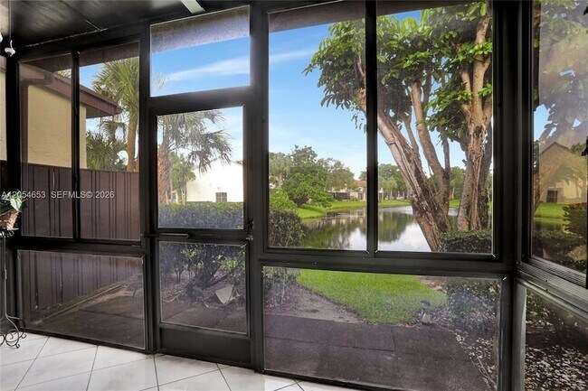 Building Photo - 4615 Carambola Cir S