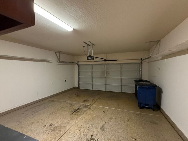 Building Photo - This is a great home located in Seville