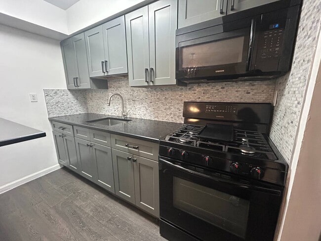 Building Photo - 1902 Barnes Ave