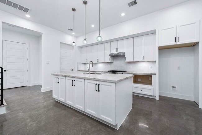Building Photo - 3411 McGowen St