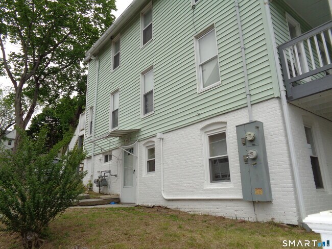 Building Photo - 92 Smith St