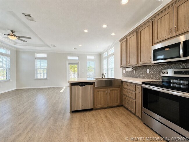 Building Photo - 252 NE Ebbtide Way