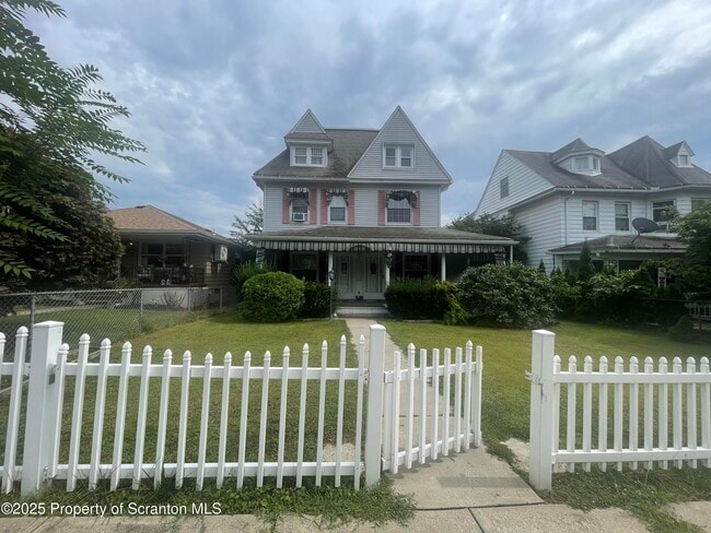 Primary Photo - 608 N Sumner Ave