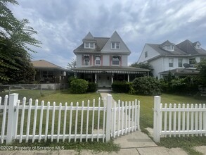 Building Photo - 608 N Sumner Ave