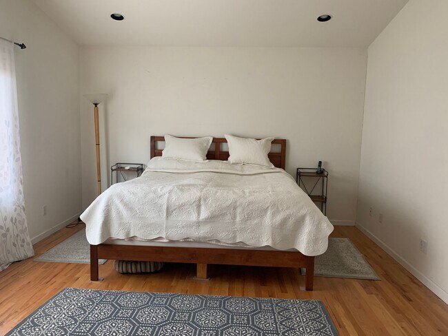 Building Photo - Gorgeous Gunbarrel Home on Cul-de-Sac!