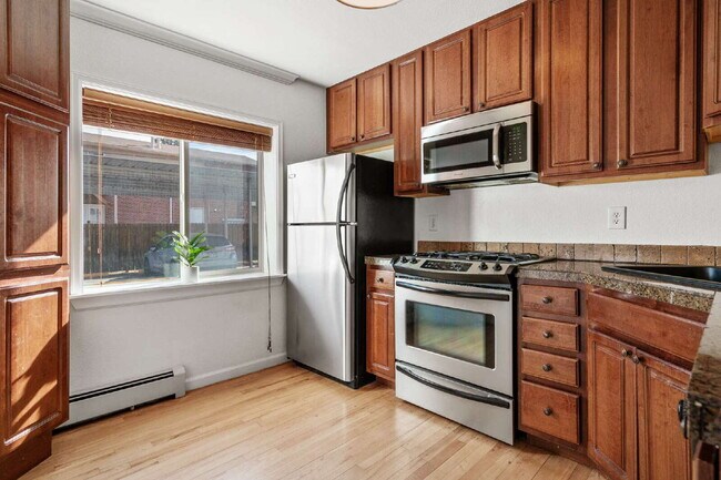 Building Photo - Stylish 2BR/2BA Condo with Patio & Parking...