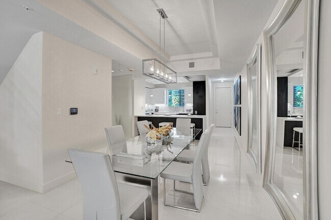 Building Photo - 3040 N Ocean Blvd