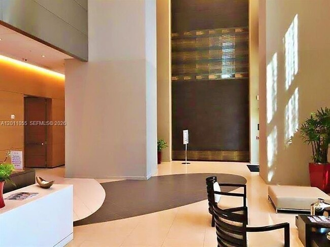 Building Photo - 300 S Biscayne Blvd
