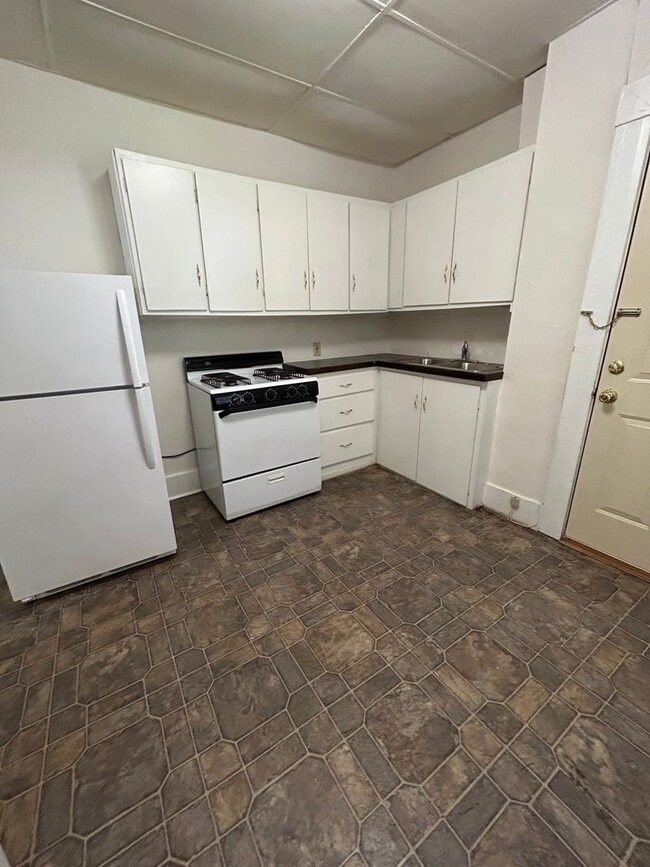 Building Photo - One Bedroom Apartment on Northside