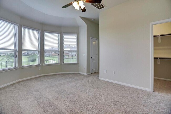 Building Photo - 24707 Royal Pike Dr