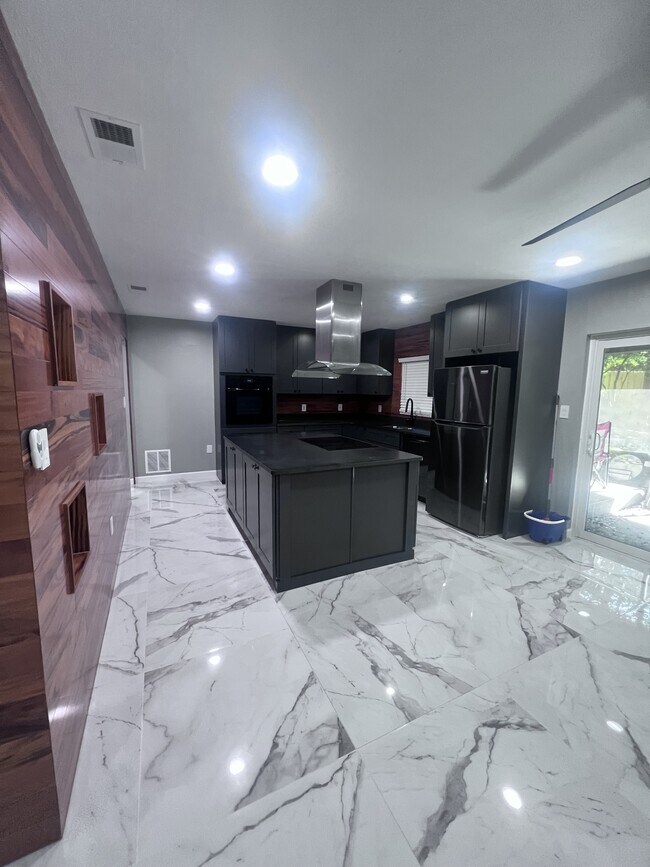 Building Photo - 3320 NW 24th Ave