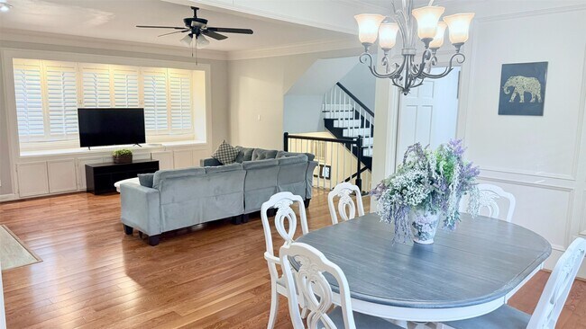 Building Photo - 1802 Potomac Dr