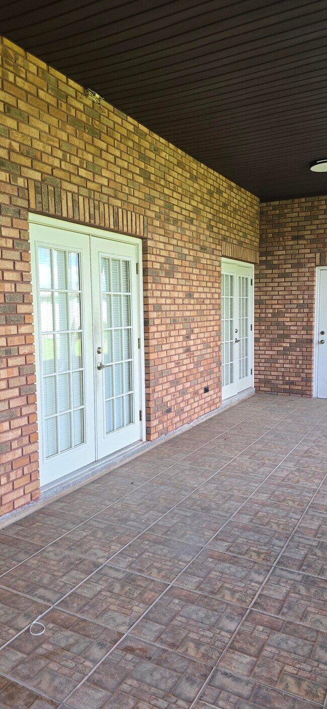 Building Photo - 3200 Old Canoe Creek Rd