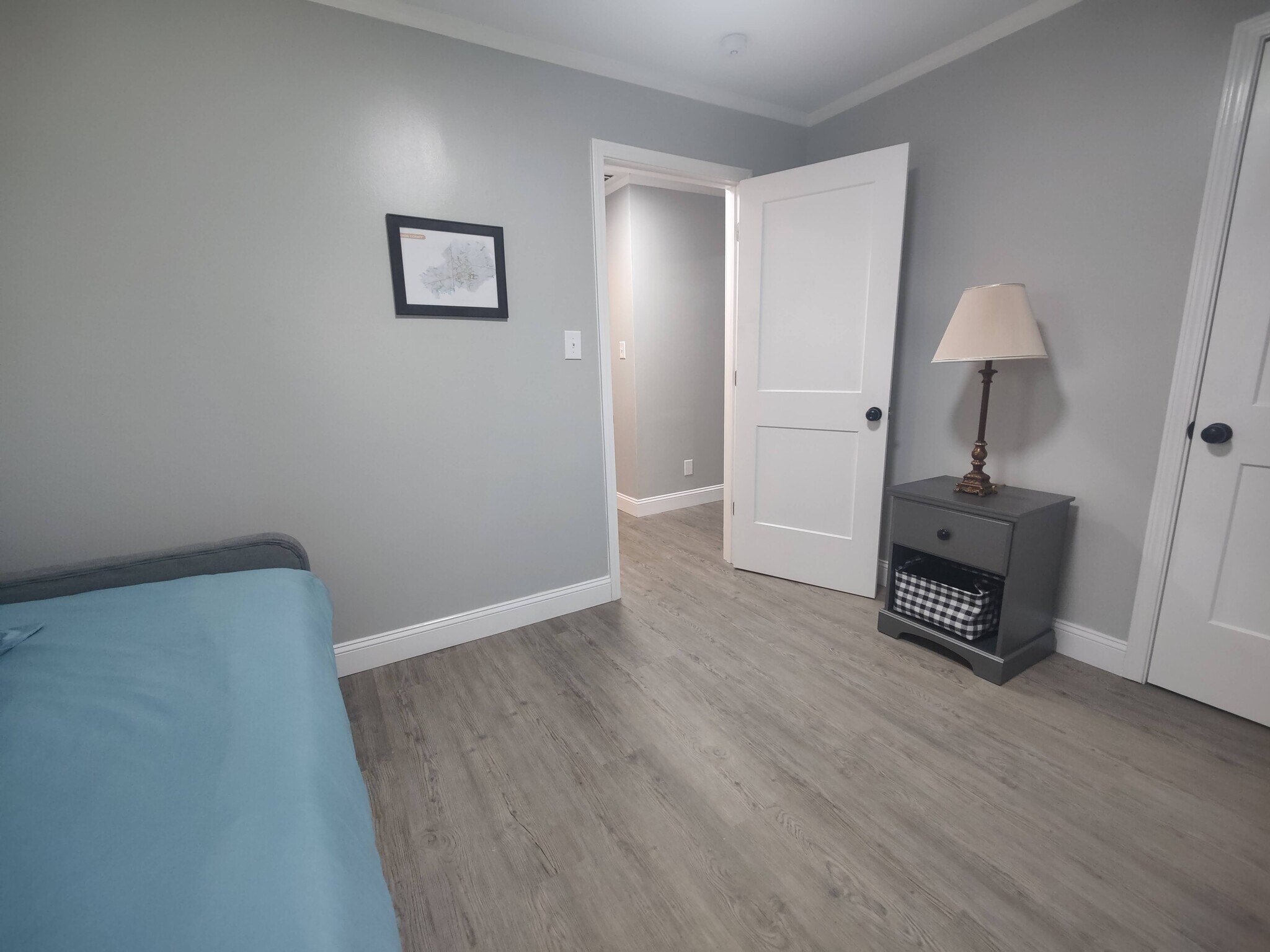 Building Photo - 220 E Hendron Chapel Rd