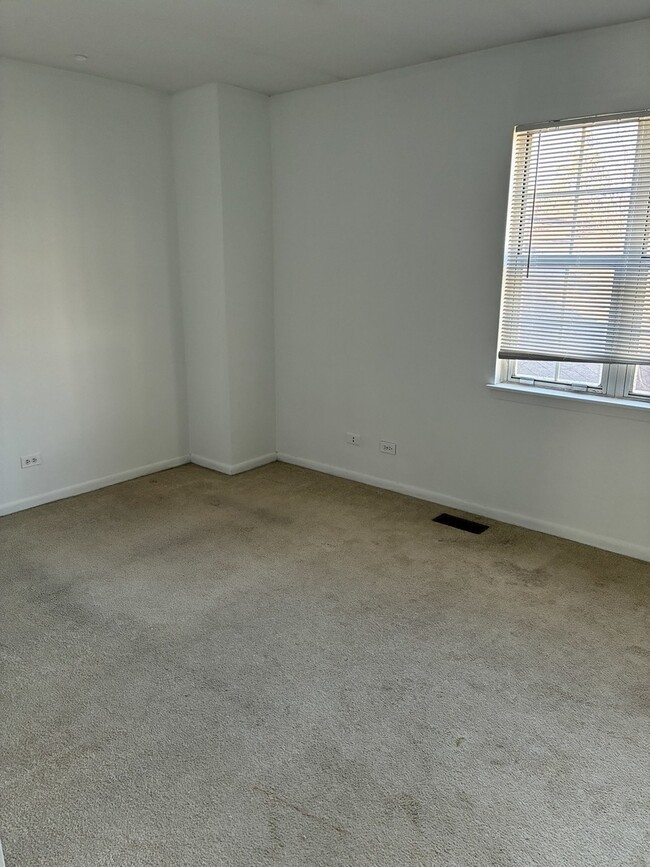 Building Photo - 1213 Cranbrook Dr