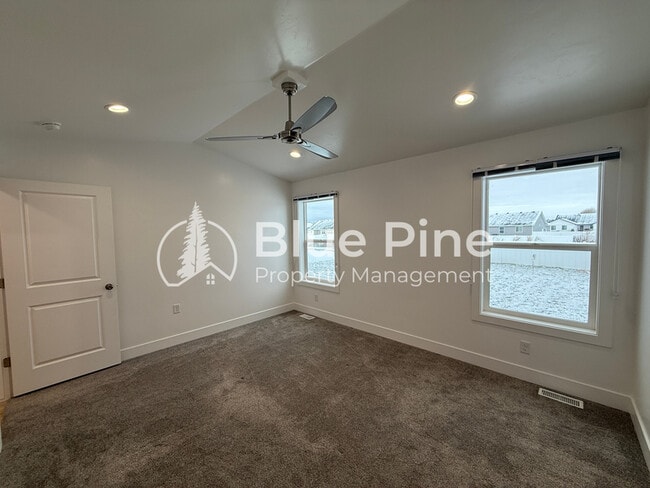 Building Photo - 4335 N Dudley Ave