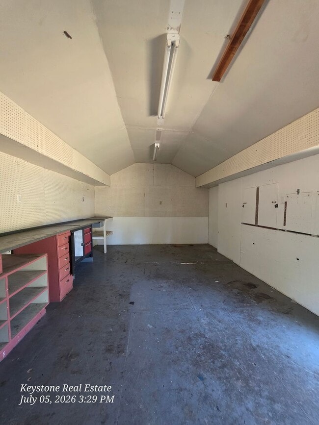 Building Photo - Charming 3 bedroom 2 bath