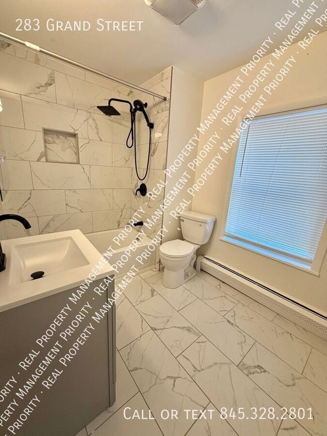 Building Photo - 283 Grand St