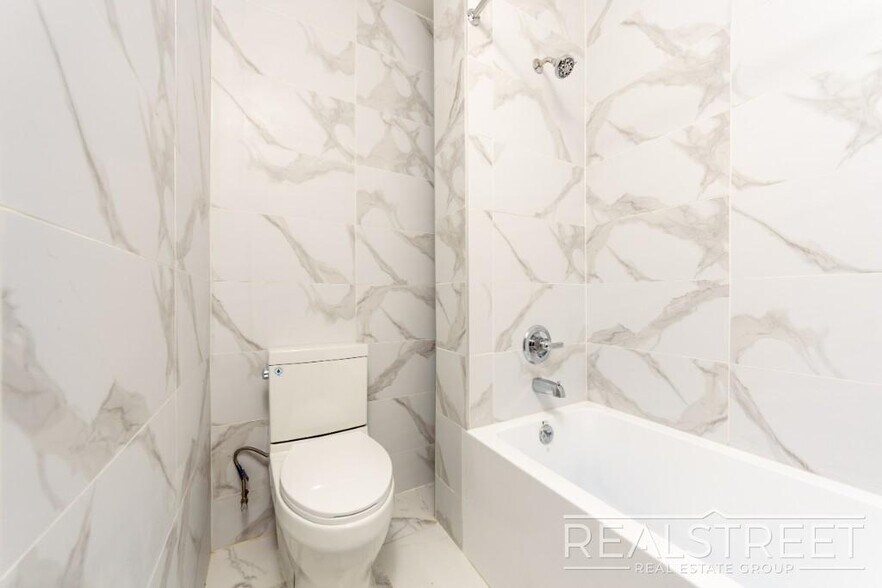 Building Photo - Prosepct Heights Brand new 3 Bedroom 2 Bathroom with in unit WD!