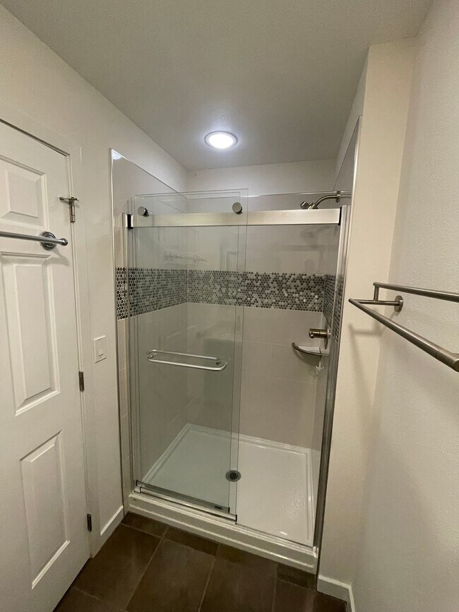 Building Photo - 2 Bed, 2 Bath Serene Waterfront Port Ludlow Condo For Rent!