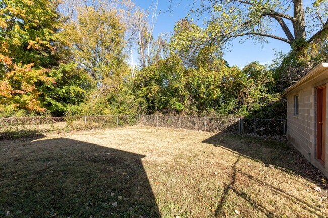 Building Photo - 6715 Six Mile Ln