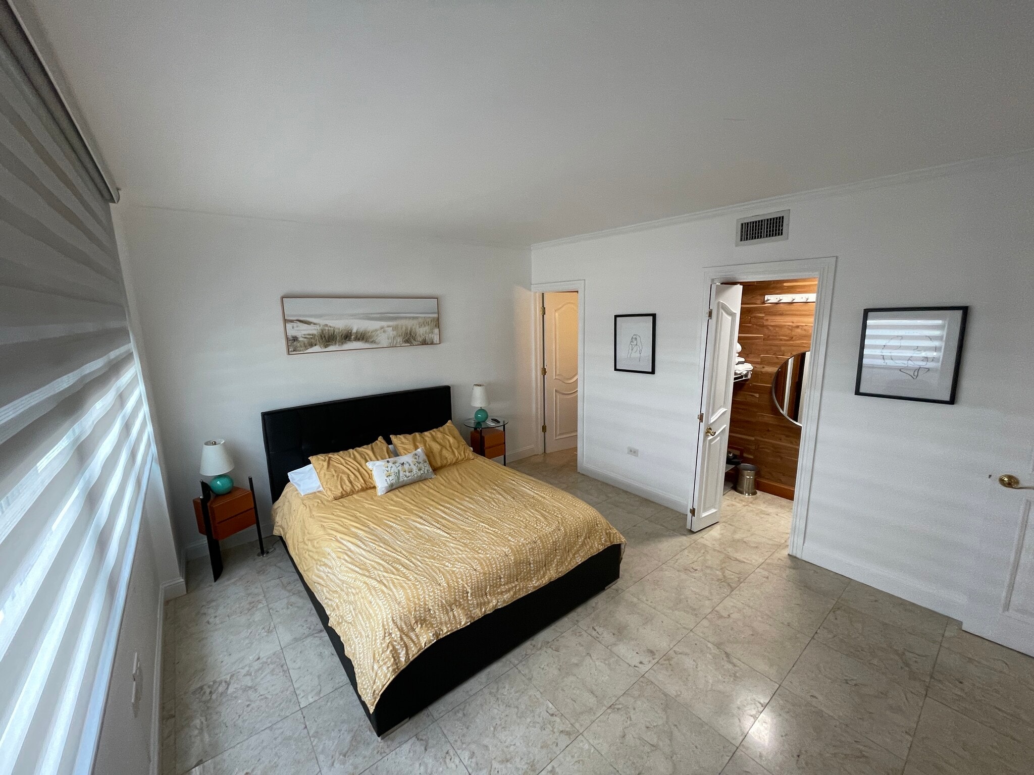 Building Photo - 999 Brickell Bay Dr