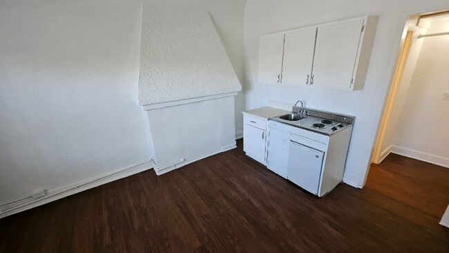 Building Photo - 844 S Westlake Ave