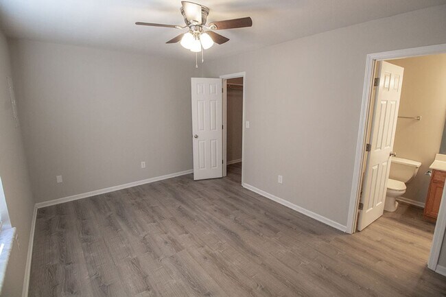 Building Photo - Affordable 3 Bedroom Duplex