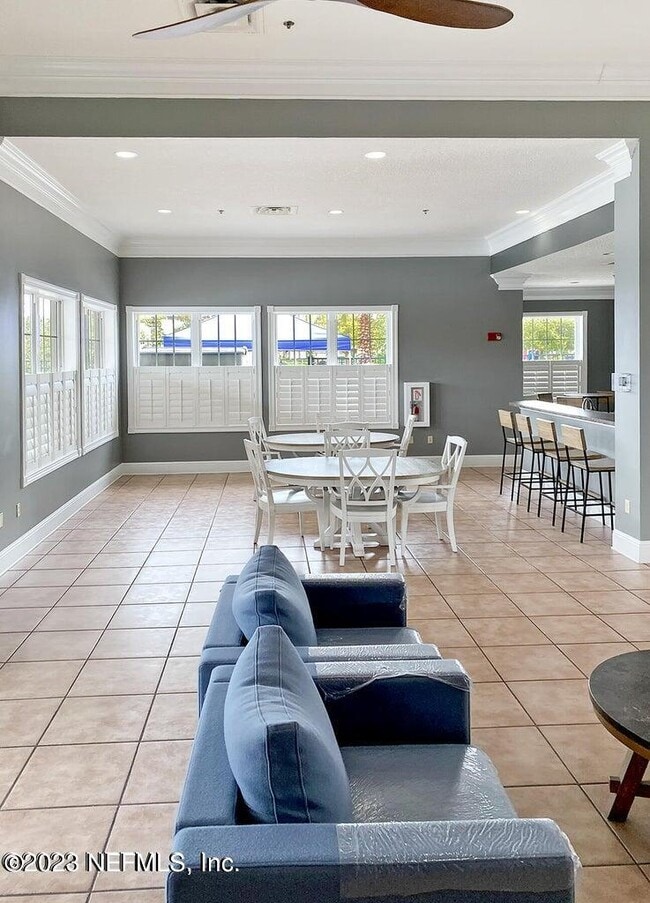 Building Photo - 8226 Green Parrot Rd