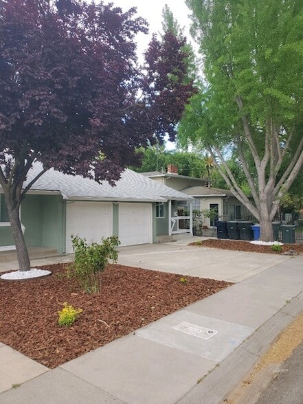 Building Photo - 1089 6th Ave