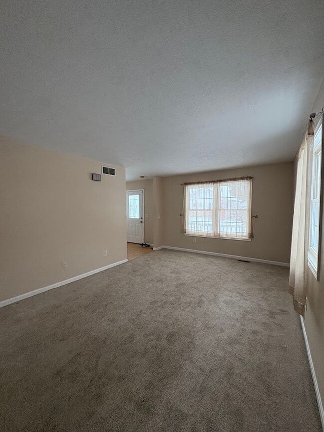 Building Photo - Three bedroom two bathroom home for rent